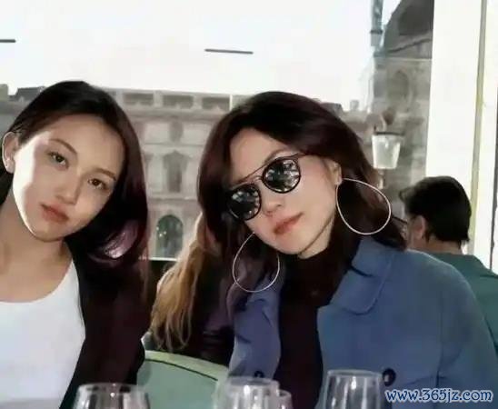 巴黎偶遇李嫣 阴凉如母，自信成长