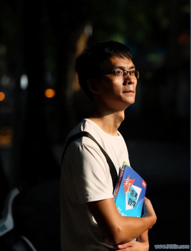 唐尚珺高考16次累计获30万接济 复读之路侘傺多